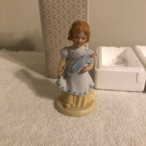 Vintage 1981 Avon A Mothers Love Porcelain Figurine With Box